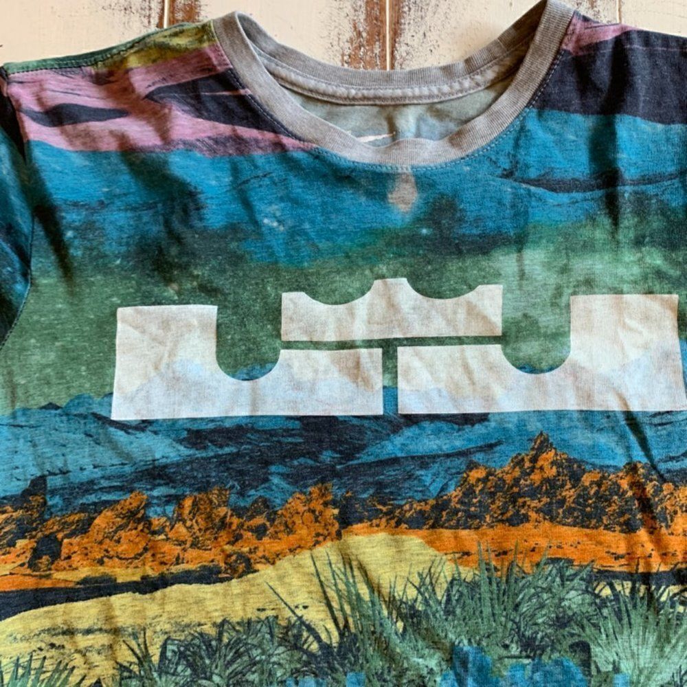 The Nike Tee Dri Fit Landscape Shirt - Picture 3 of 6